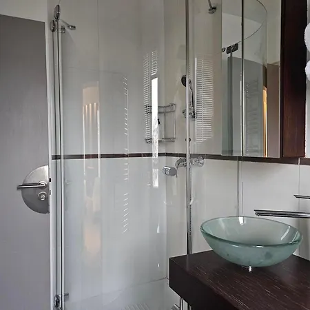 ホテル L'annexe Apolonia Montmartre パリ